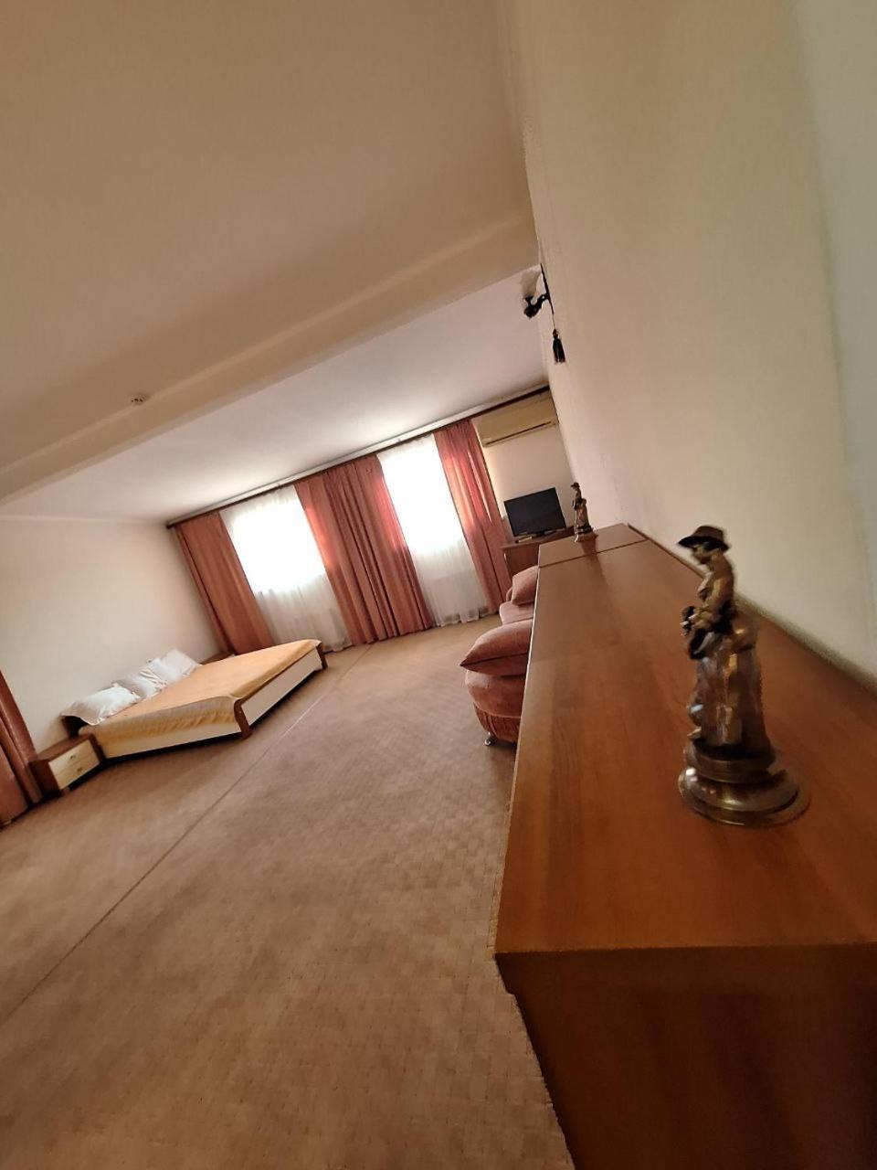 Hotel Барселона Mizikevycha Esterno foto